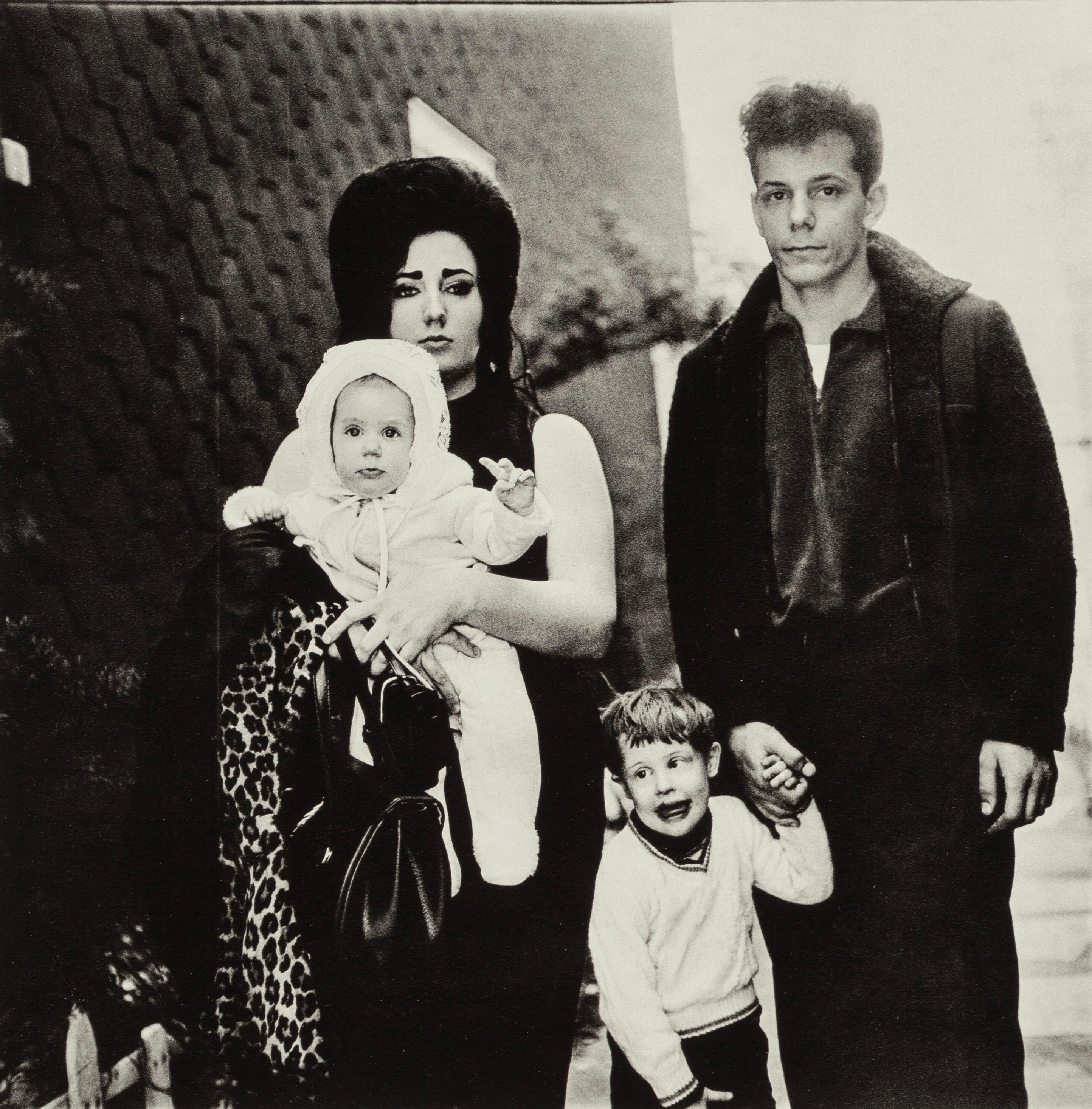 Héliograbado sobre papel vélin. Inscripción: sin firmar y sin numerar, tal como se emitió. Buen estado. Notas: Del folio, Diane Arbus, Carteras Electa Editrice, 1979. Publicado por la Organización de las Naciones Unidas para la Educación, la Ciencia