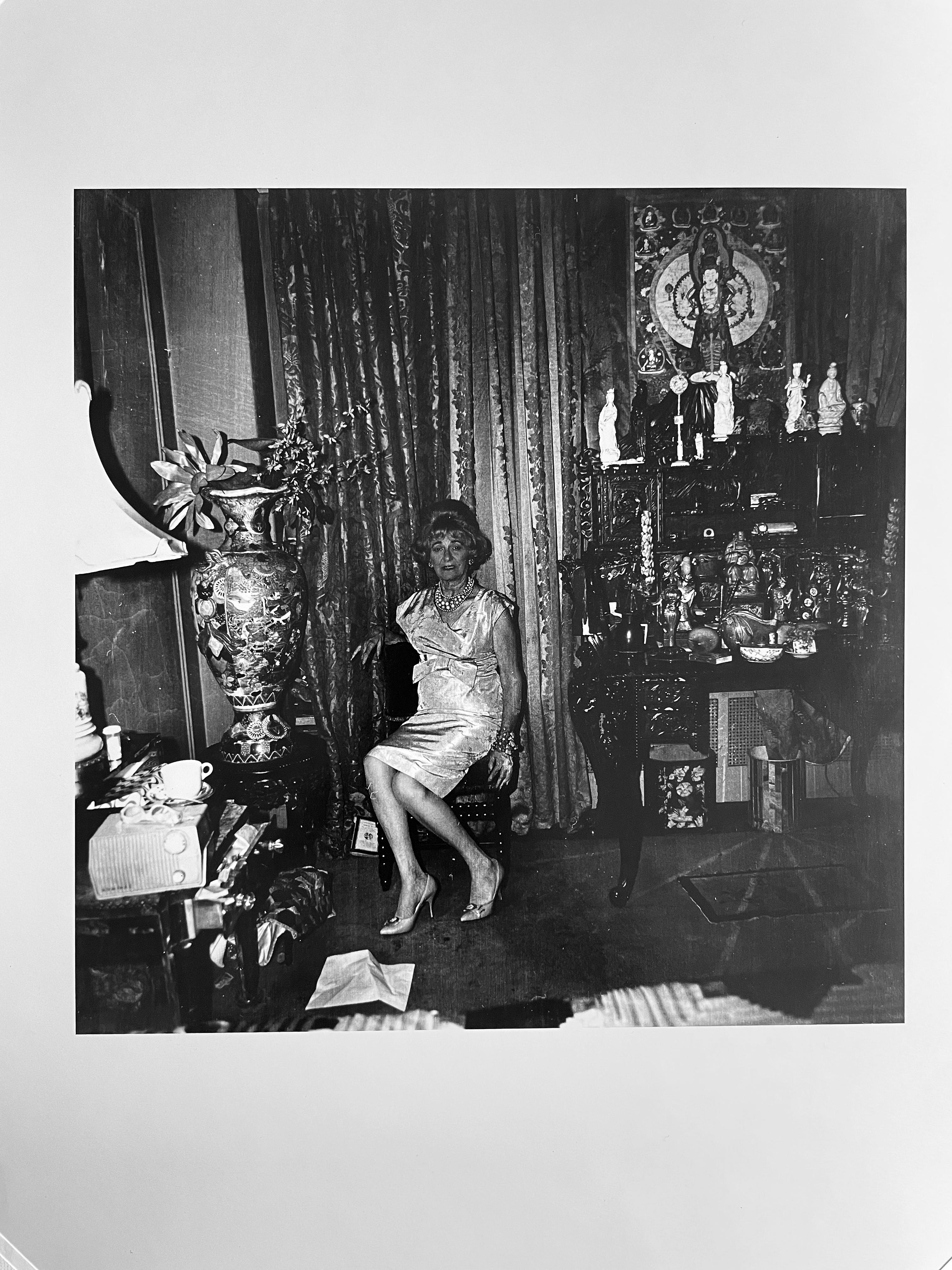 New York City, Widow in Her Bedroom, 55th St, photographie emblématique de Diane Arbus