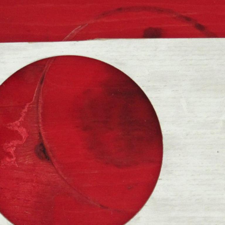 Diane Englander, Weiße Form auf rotem Holz, 2018, Altholz und Acryl, 12 x 13 Zoll, Weiß im Angebot 3
