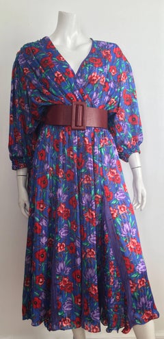 Diane Freis 1980s Floral Dress is Size Small.