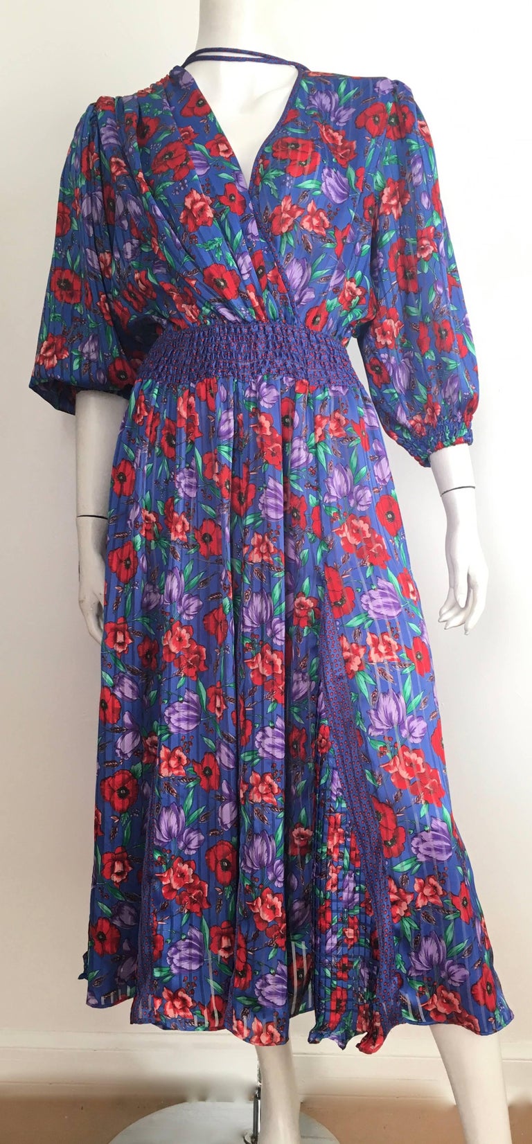 Diane Freis Floral Dress is Size Small. For Sale at 1stdibs