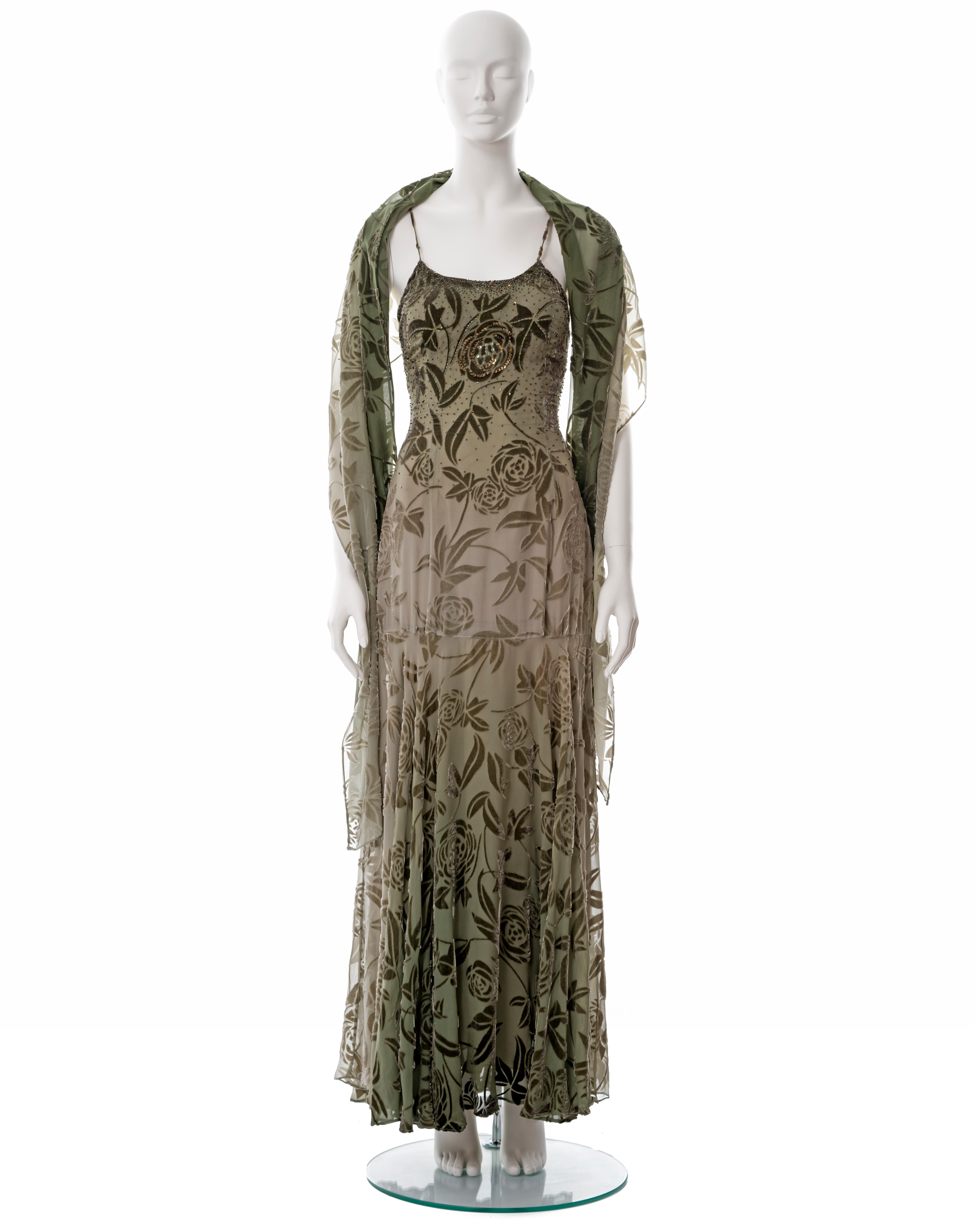▪ Diane Freis green beaded floral velvet devoré evening dress and shawl
▪ Sold by One of a Kind Archive
▪ c. 2000
▪ Hand beaded 
▪ Matching shawl
▪ Acetate lining 
▪ FR 40 - UK 12 - US 8

All photographs in this listing EXCLUDING any reference or
