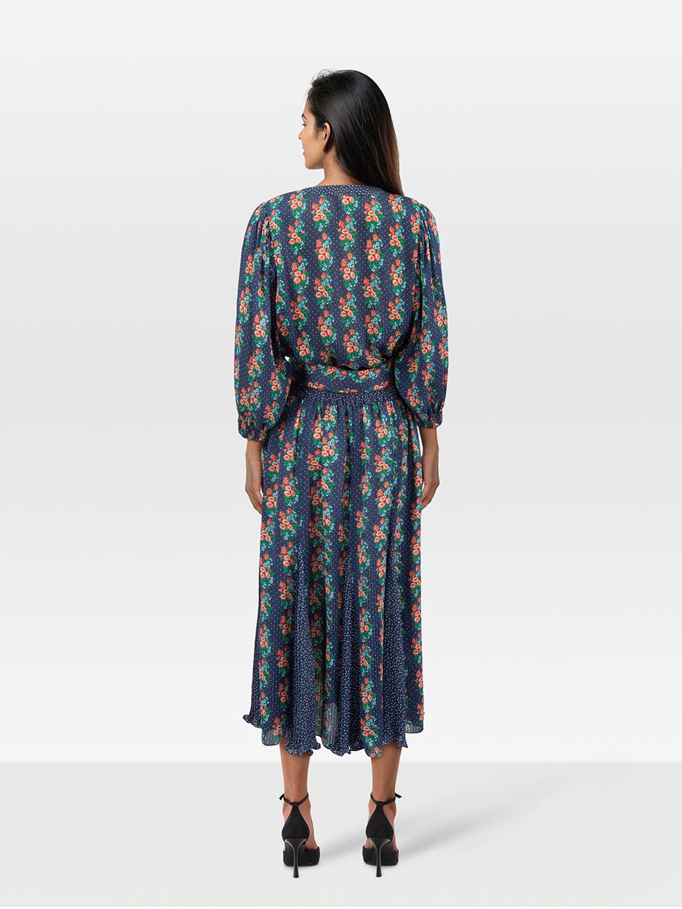 CONDITION ist sehr gut. Kaum sichtbare Abnutzungserscheinungen am Kleid sind bei diesem gebrauchten Diane Freis Designer-Wiederverkaufsartikel zu erkennen. Bitte beachten Sie, dass das Größen- und Zusammensetzungsetikett fehlt.
 

 Einzelheiten
 

