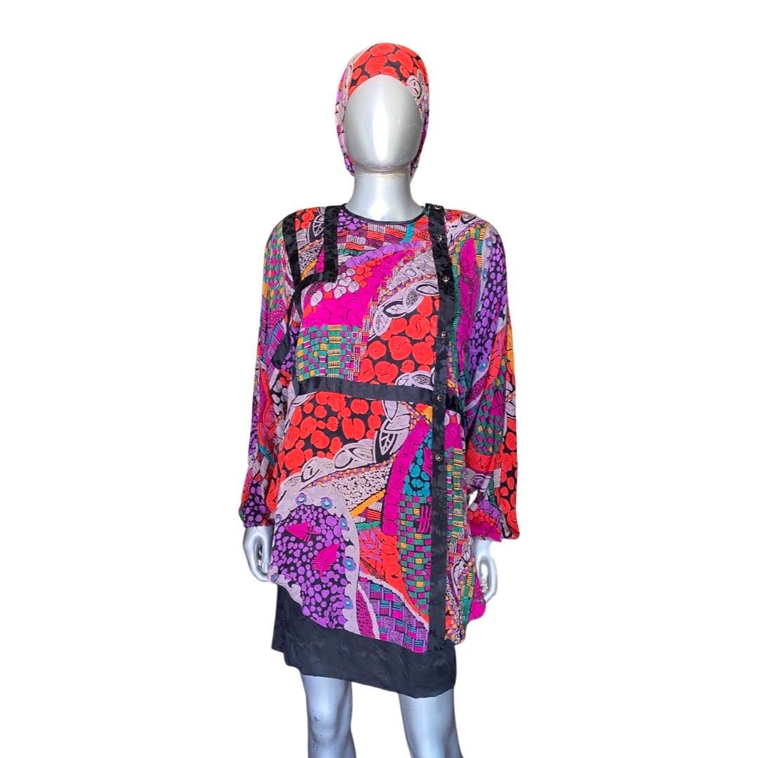 Diane Freis Vintage 3 Piece Printed Silk Set Blouse Skirt and Scarf Size 6  For Sale 2