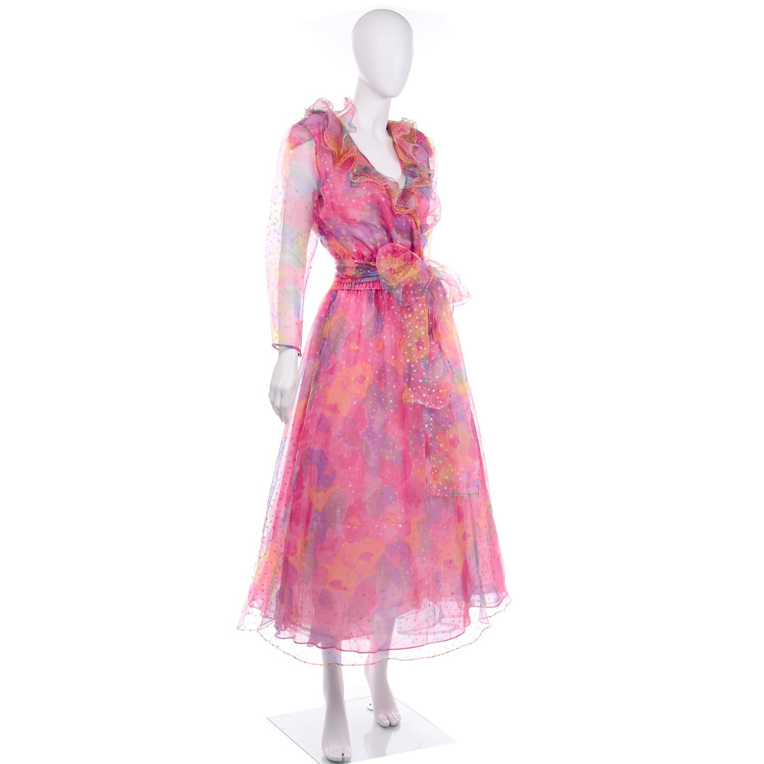 Rose Robe longue vintage en organza aquarelle rose à pois et volants Diane Freis en vente