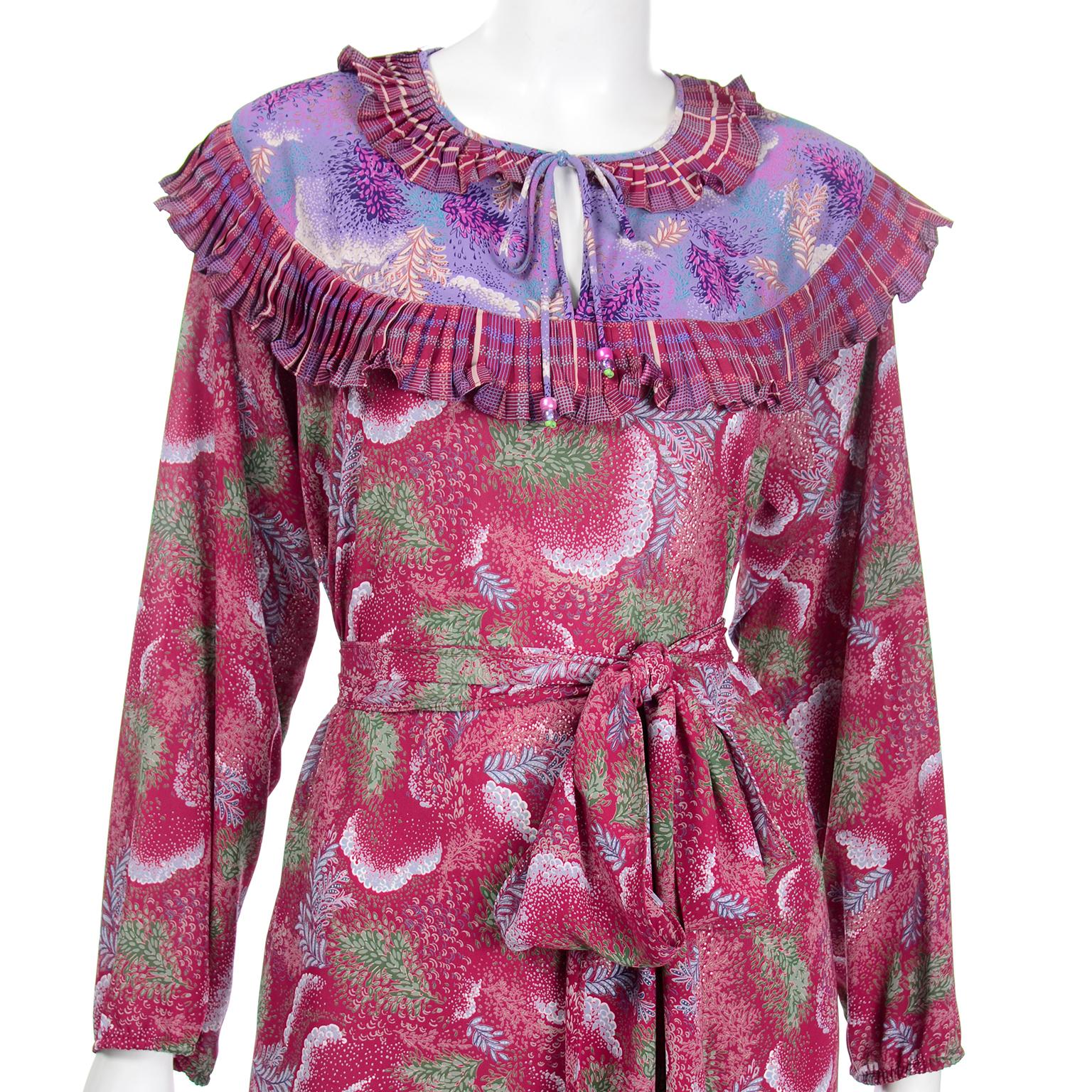 Diane Freis Vintage lila & rot geblümtes gerafftes Kleid oder Tunika mit Schärpe Gürtel im Angebot 10