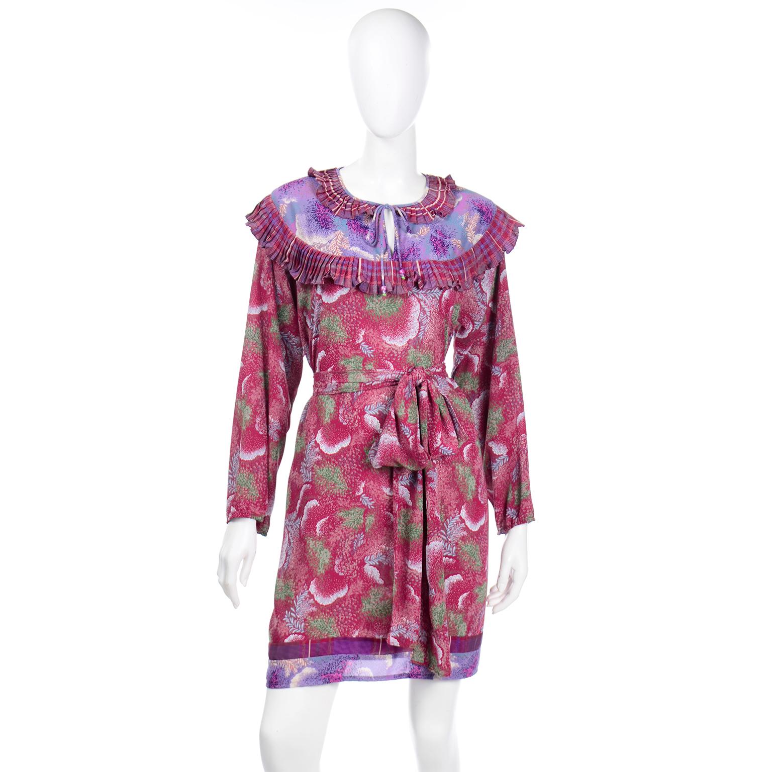 Diane Freis Vintage lila & rot geblümtes gerafftes Kleid oder Tunika mit Schärpe Gürtel im Angebot 12
