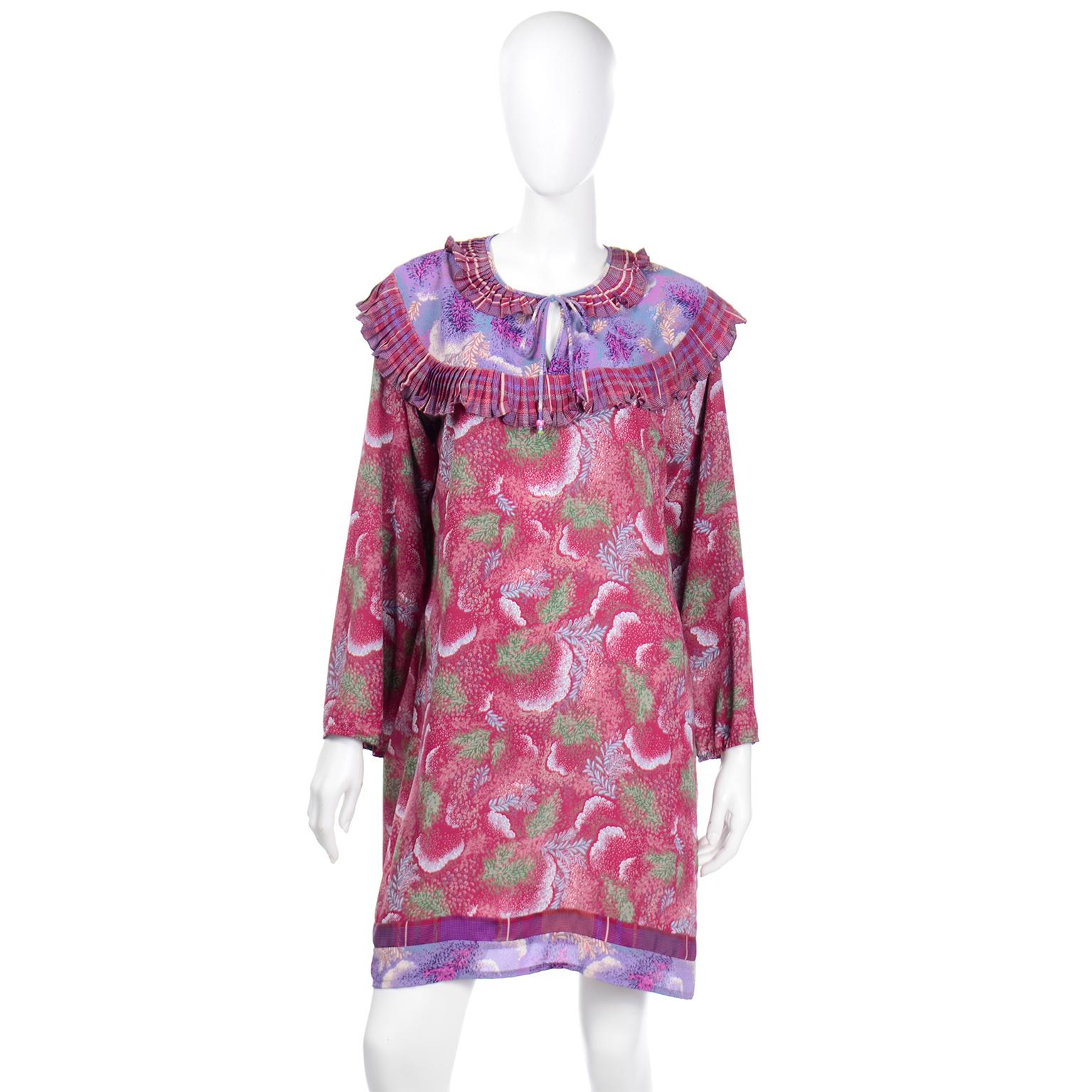 Diane Freis Vintage lila & rot geblümtes gerafftes Kleid oder Tunika mit Schärpe Gürtel im Angebot 3