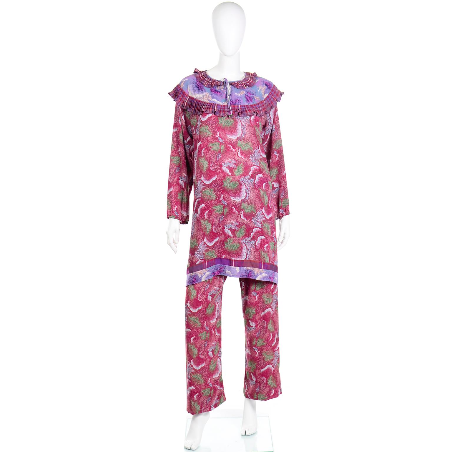 Diane Freis Vintage lila & rot geblümtes gerafftes Kleid oder Tunika mit Schärpe Gürtel (Pink) im Angebot
