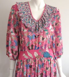 Robe rose à fleurs à volants Diane Fres, années 1980