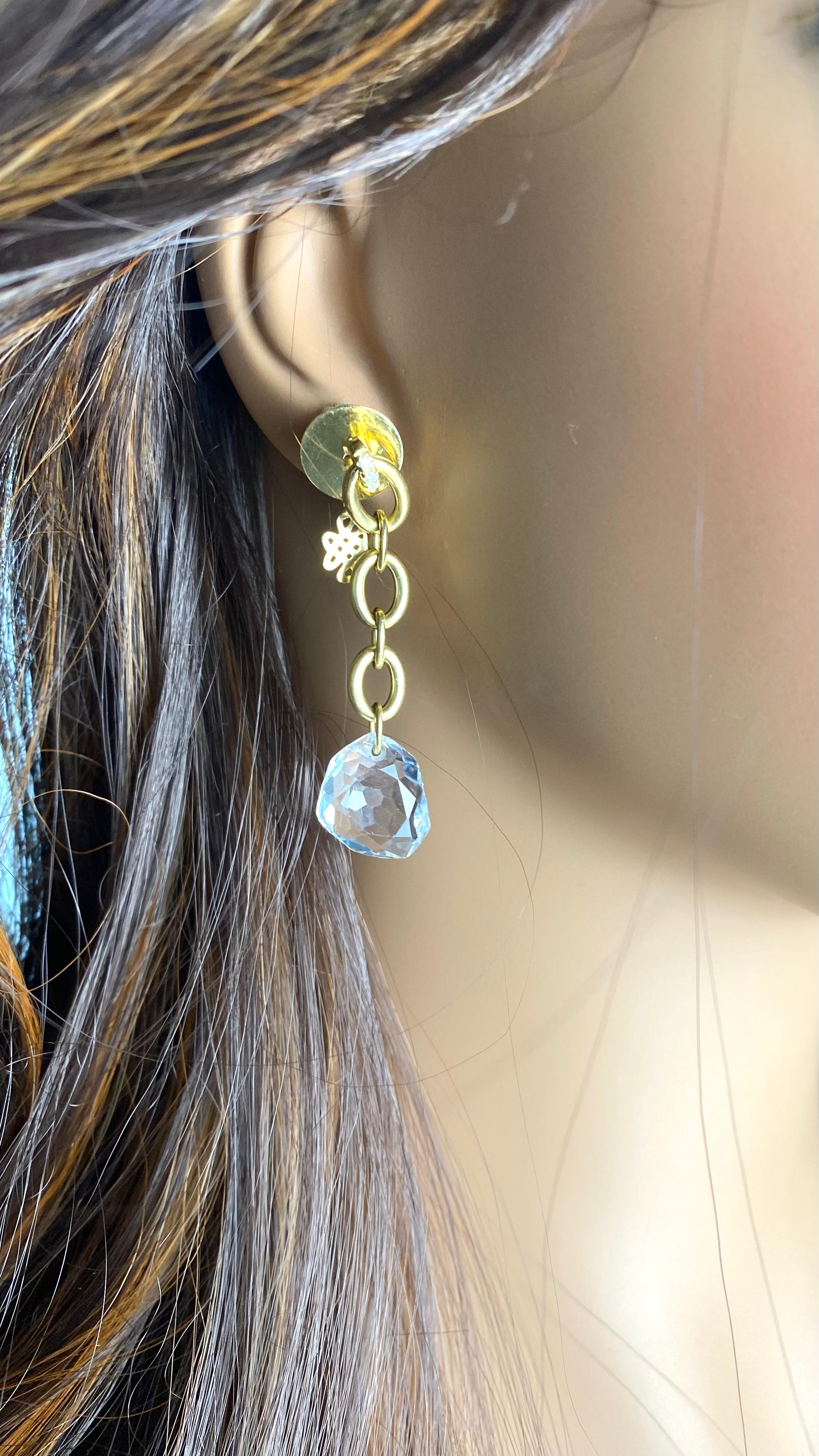 A Fusion of Modern Glamour and Legendary Craftsmanship
Step into a world of refined luxury with these Diane von Furstenberg for H. Stern 18K Yellow Gold Diamond & Rock Crystal Dangle Earrings. This exceptional collaboration between a global fashion