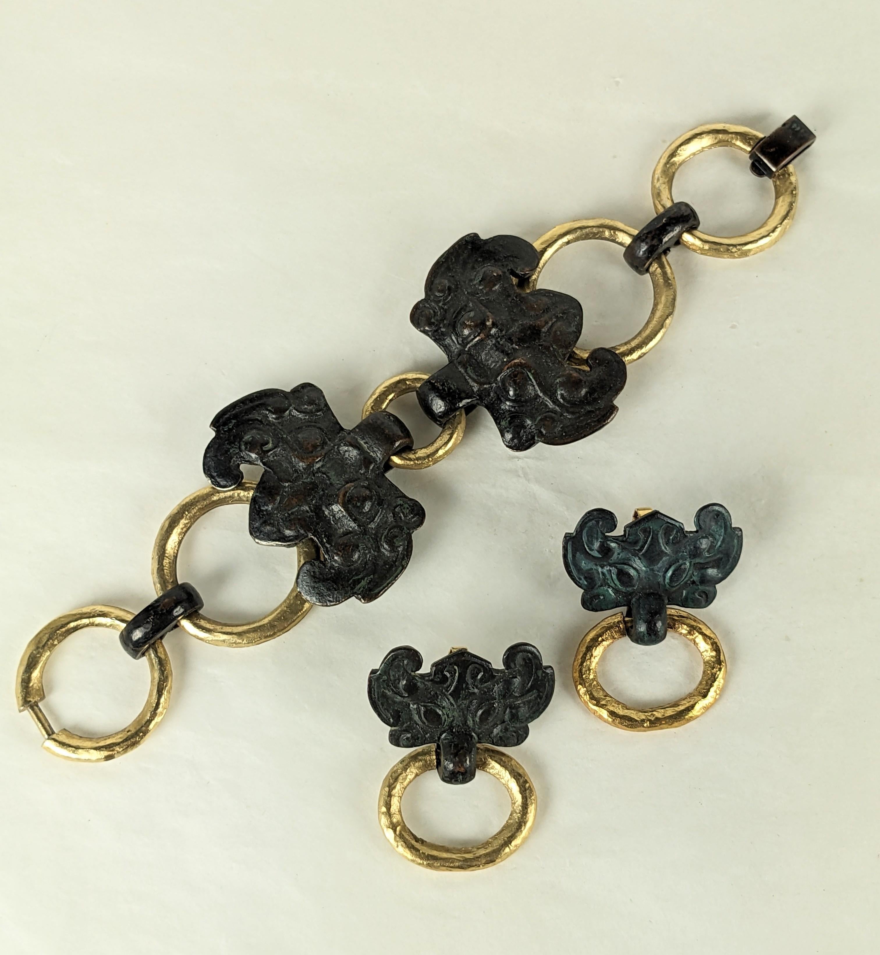 Diane Love für Trifari Ohrringe mit antiken chinesischen Motiven im Angebot 1