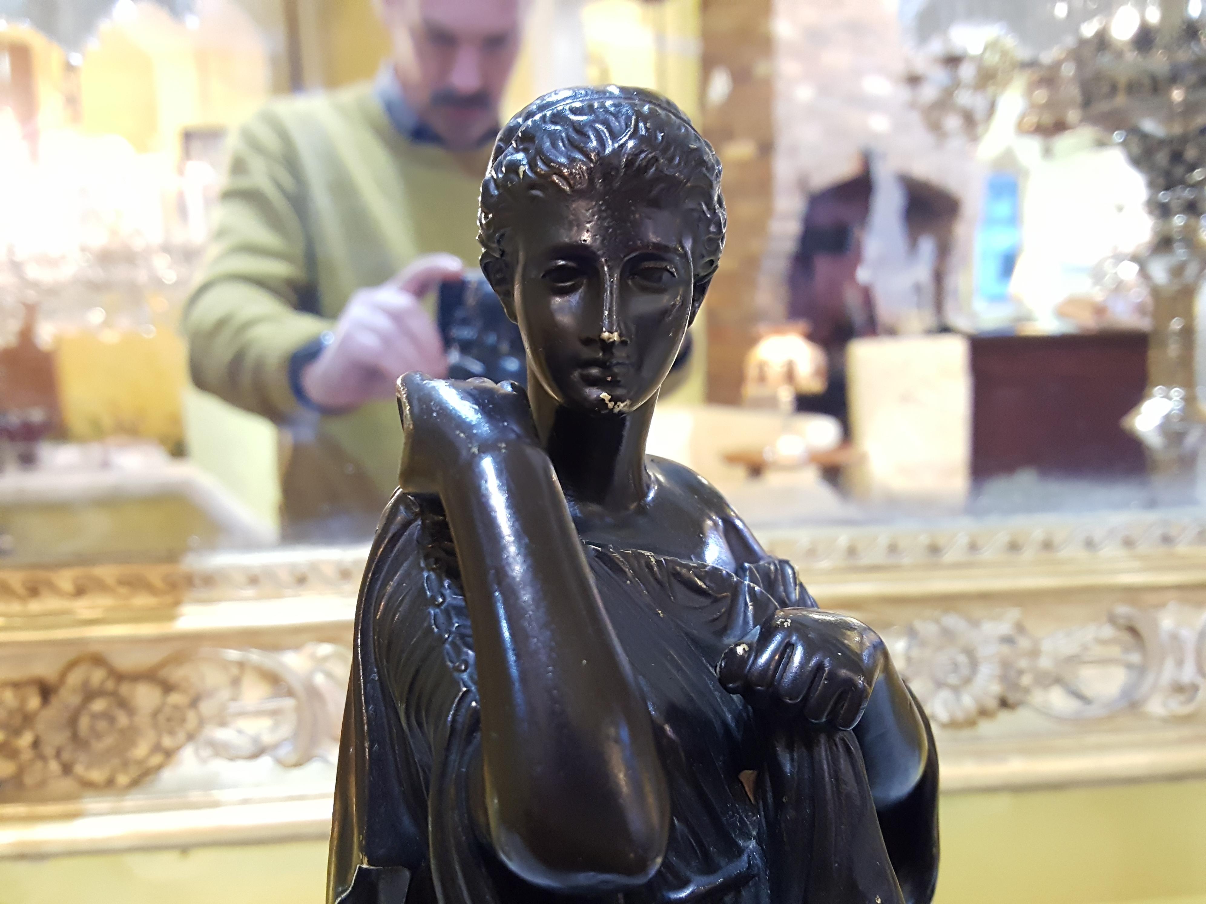 Néo-classique Diane des récipients, bronze en vente
