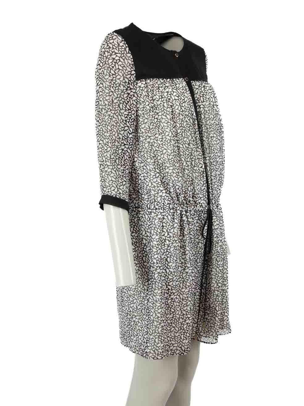 CONDITION is Good. Minor wear to dress is evident. Light wear to fabric with a handful of pulls to the weave found at the sleeves and a small discoloured mark found at the front on this used Diane Von Furstenberg designer resale item.
 
 Details
