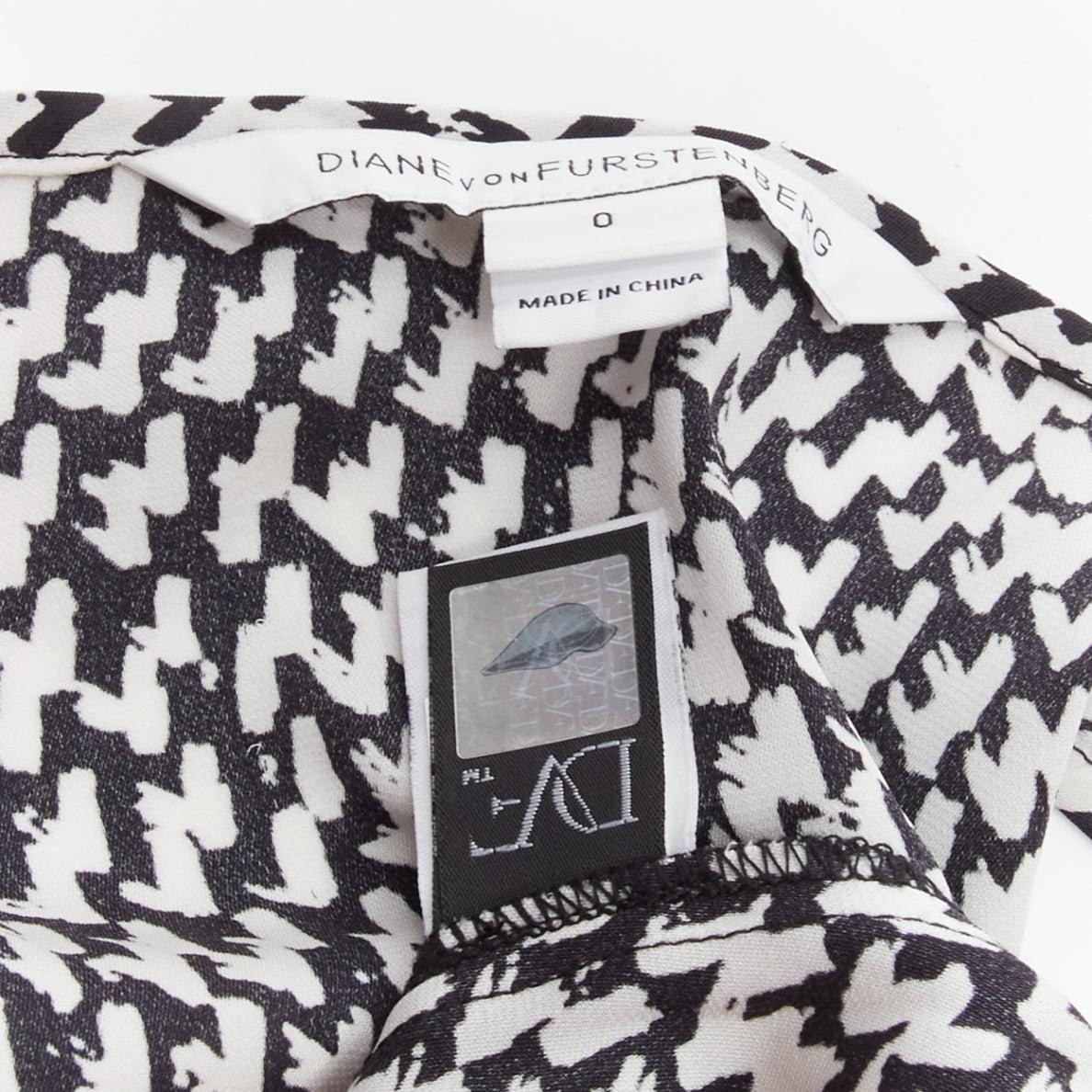 DIANE VON FURSTENBERG black abstract print silk blend wrap top jumpsuit US0 XS For Sale 3