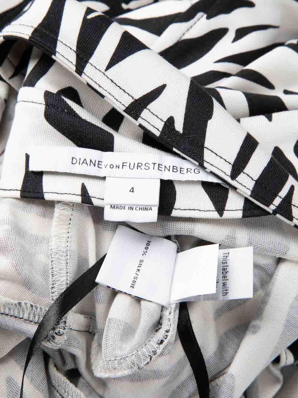 Women's Diane Von Furstenberg Black Abstract Wrap Dress Size S For Sale