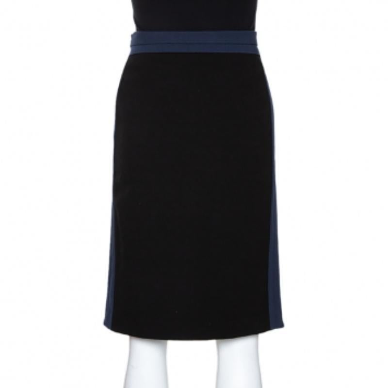 Made from quality fabrics, this Diane von Furstenberg skirt is designed in black and features contrast panels in blue to create a distinct look for the piece. Style the skirt with a blouse and heels for a chic formal ensemble.