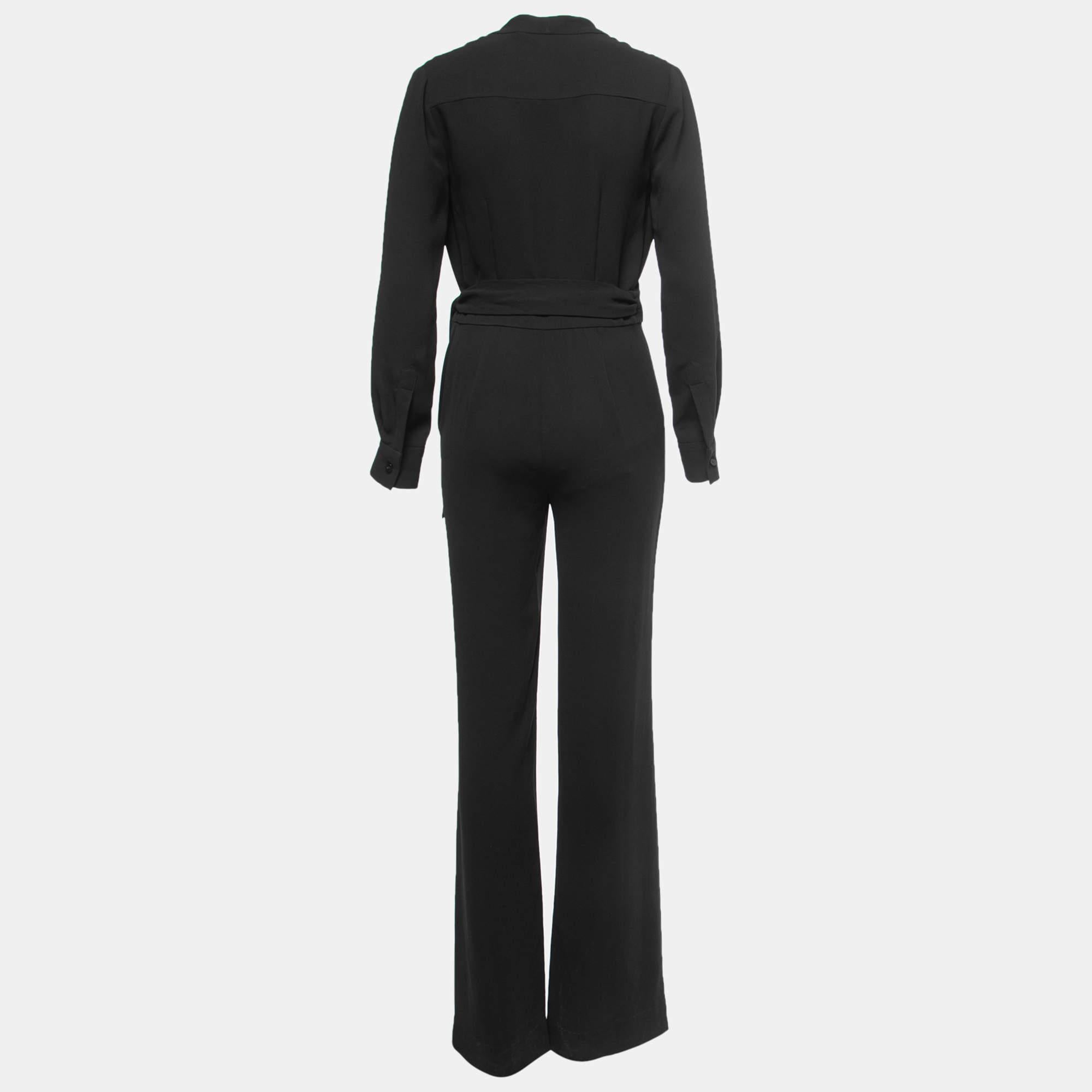 Bring in a touch of sophistication and elegance to your look by wearing this jumpsuit. A flattering neckline, classy hue, and noticeable details define this jumpsuit. Style it with high heels.

Includes: tag
