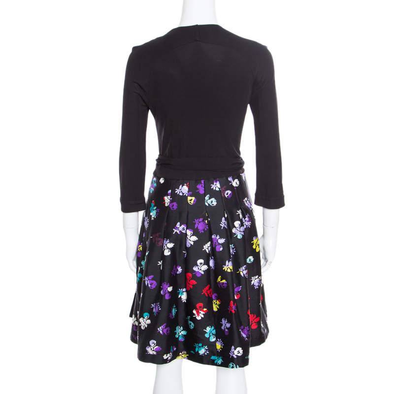 Diane Von Furstenberg Black Floral Printed Wool and Silk Jewel Wrap Dress M In Good Condition In Dubai, Al Qouz 2