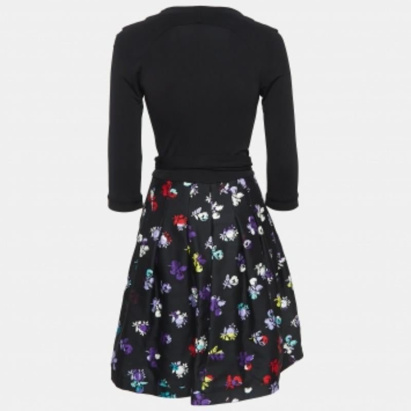 Diane von Furstenberg - Robe portefeuille en laine et soie imprimée de fleurs - Noir S Bon état - En vente à Dubai, Al Qouz 2