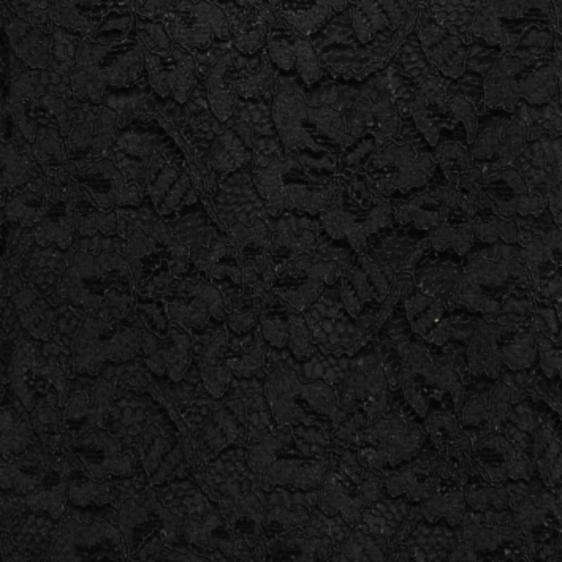 Inserisci questa elegante camicetta di Diane von Furstenberg nel tuo armadio per infondere un design giocoso nel tuo abbigliamento casual standard. Realizzata in pizzo floreale, questa bella blusa dalla tonalità nera è caratterizzata da maniche