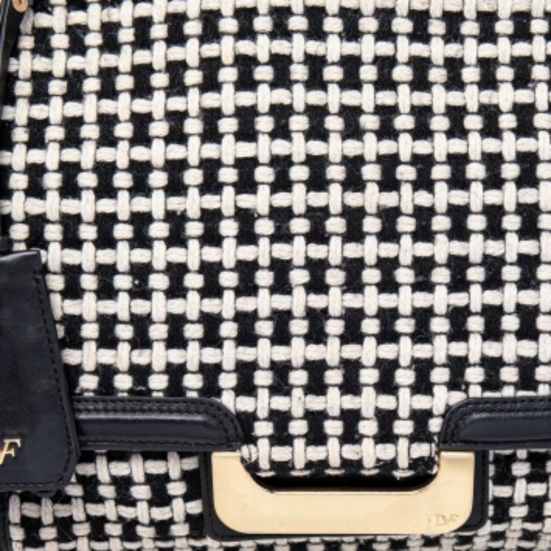 Diane von Furstenberg Schwarze Umhängetasche aus Leder und Stoff 5