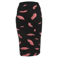 Diane von Furstenberg - Gonna a tubino in maglia con motivi a labbra rosa e nero XS
