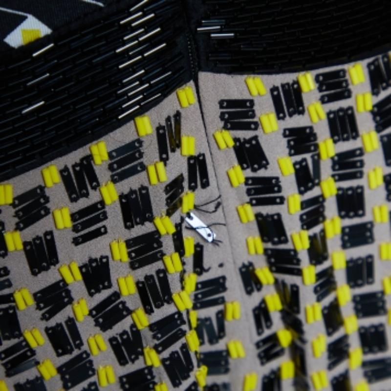 Diane von Furstenberg Vestido sin mangas de seda negro estampado y adornado M en Bueno estado para la venta en Dubai, Al Qouz 2