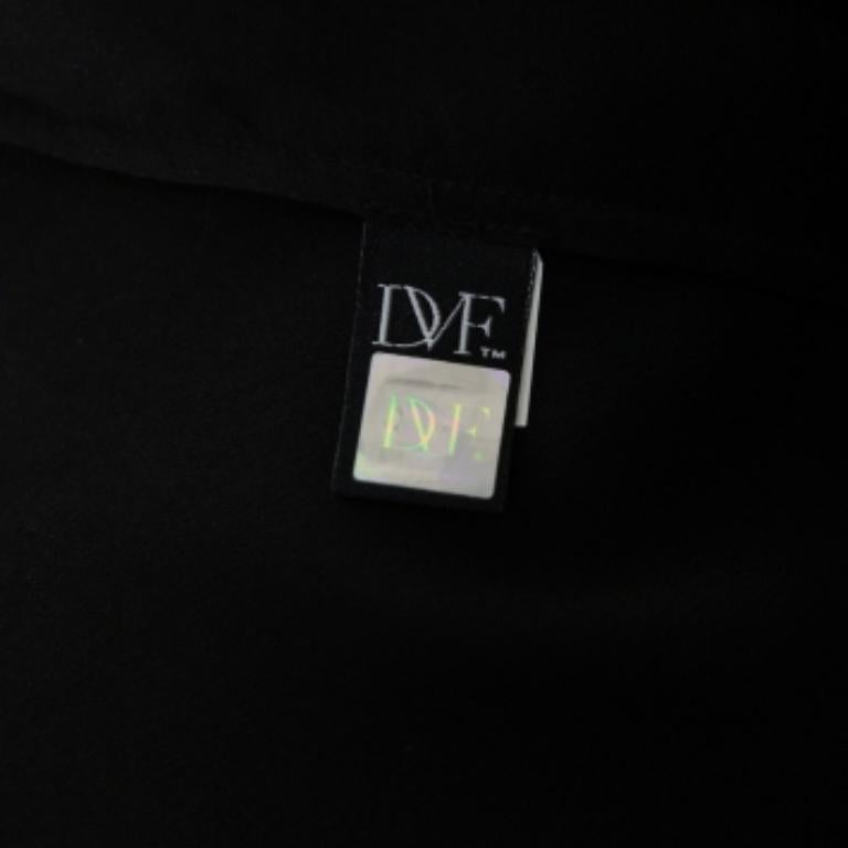 Diane Von Furstenberg Schwarzes ärmelloses Mell Top aus Seide mit drapiertem Detail aus Mell L im Zustand „Hervorragend“ im Angebot in Dubai, Al Qouz 2