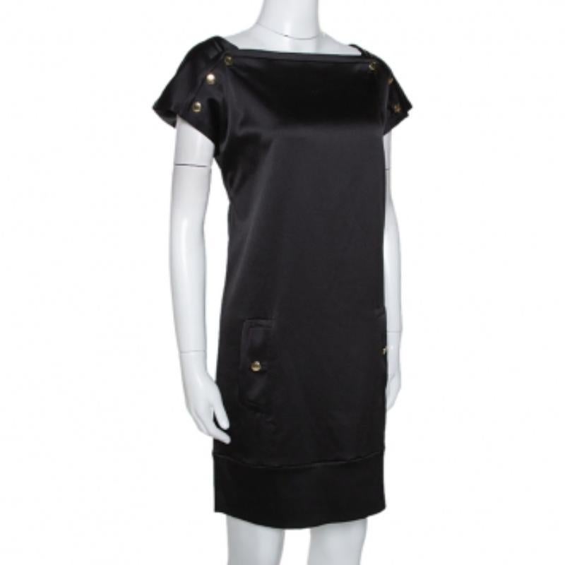 Riconosciuta a livello mondiale, la casa di Diane von Furstenberg propone questo abito imperdibile per tutte le appassionate di moda. Dai il meglio di te quando indossi questo raffinato completo nero per andare a una festa. Realizzato con maestria