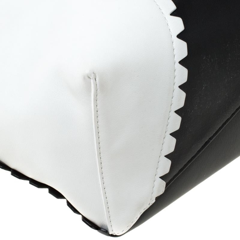 Diane Von Furstenberg Black/White Leather Wristlet In Excellent Condition In Dubai, Al Qouz 2