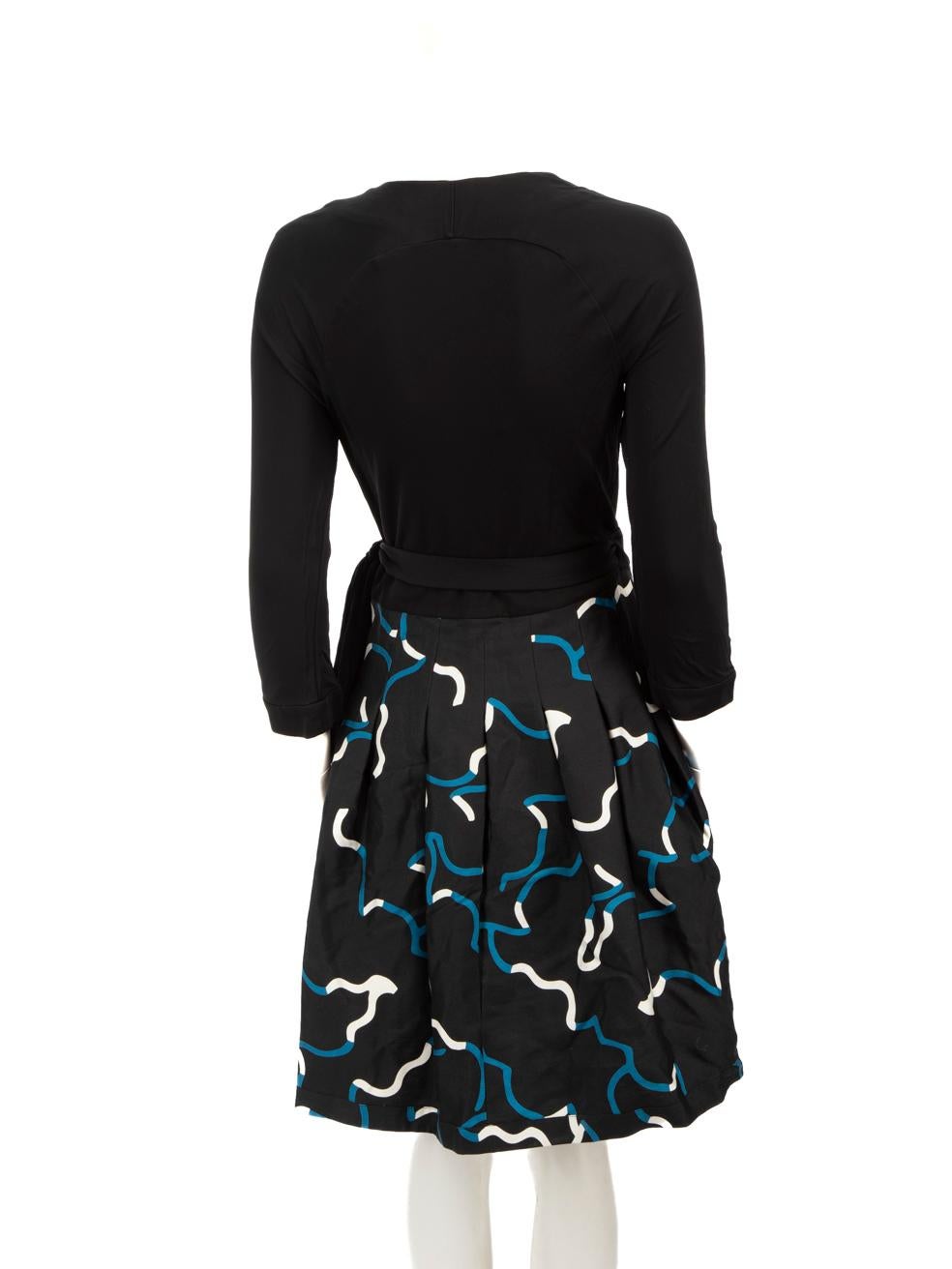 Diane Von Furstenberg Black Wool Abstract Wrap Dress Size M In New Condition For Sale In London, GB