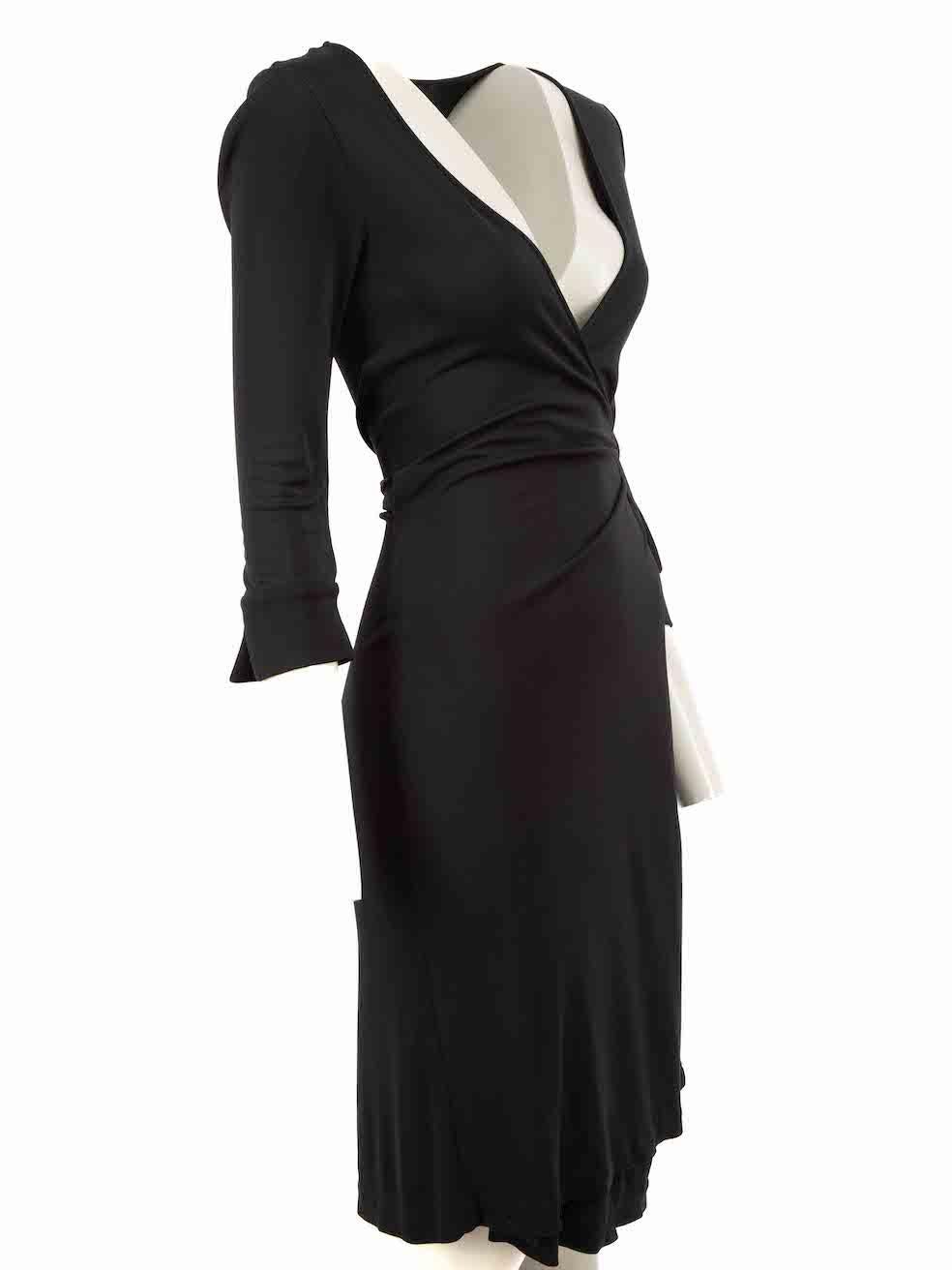 CONDITION is Very good. Minimal wear to dress is evident. Minimal wear to the right-side with small hole and the brand label has come unattached at one side on this used Diane Von Furstenberg designer resale item.
 
Details
Black
Viscose
Wrap