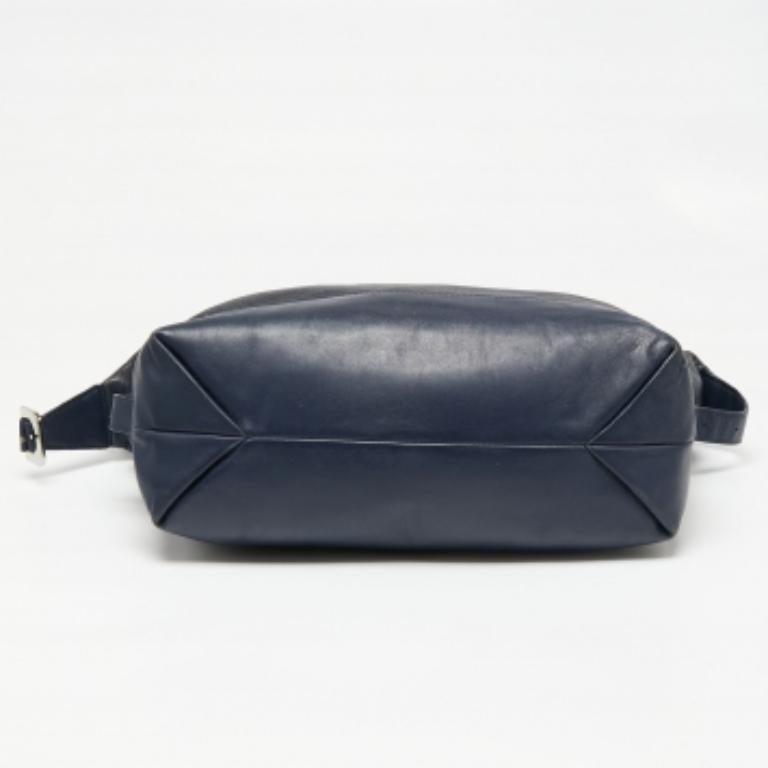 Diane von Furstenberg Blaue Leder Schultertasche (Grau) im Angebot