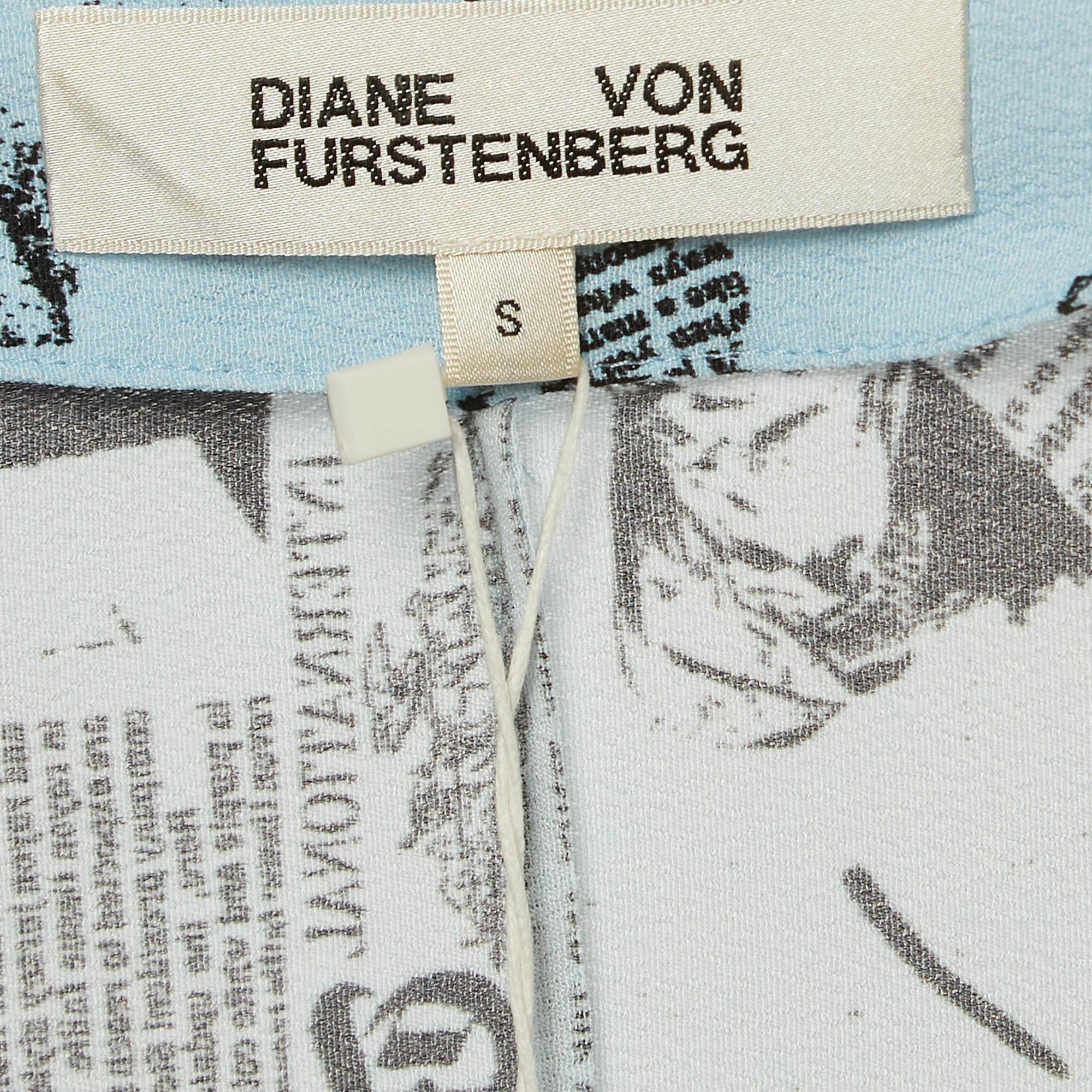 Diane Von Furstenberg Blue Newspaper Crepe Printed Wrap Dress S In Excellent Condition In Dubai, Al Qouz 2