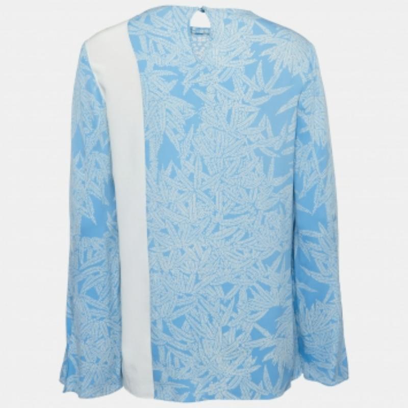 Questo top griffato offre stile e comfort. Realizzata con i migliori tessuti, la creazione è stata curata nei minimi dettagli. Abbinalo a un paio di jeans e a delle scarpe basse.