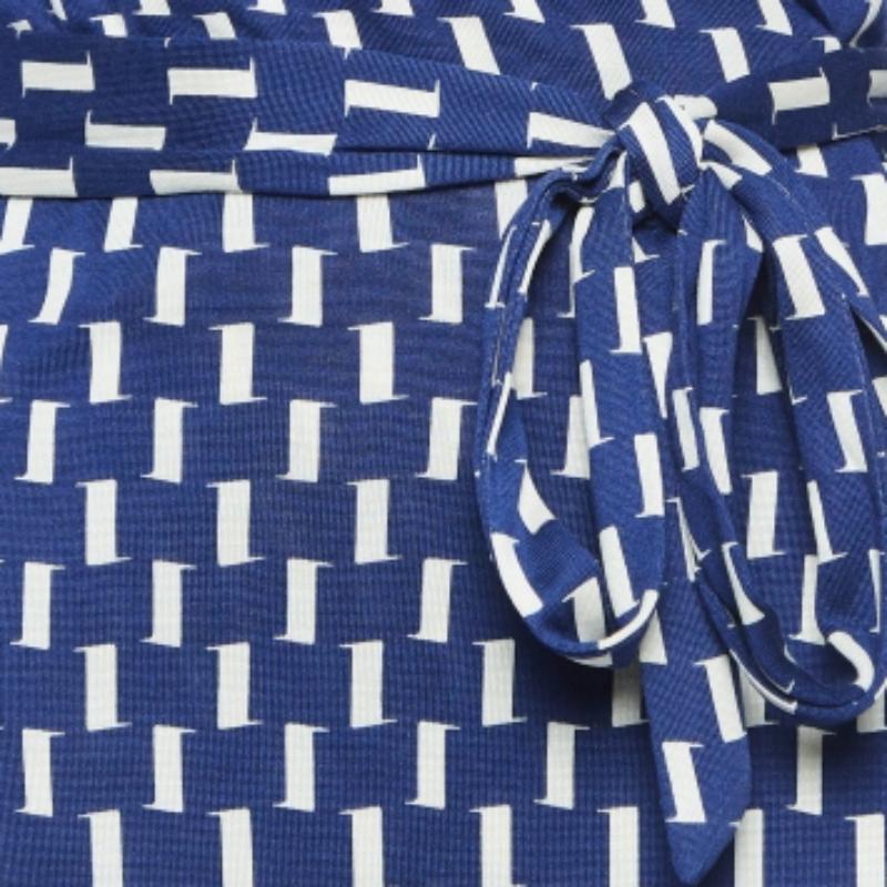 Diane von Furstenberg Bleu Robe portefeuille en jersey de soie imprimé XS Pour femmes en vente