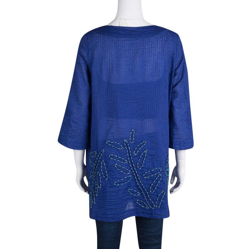 The super sexy tunic from Diane Von Furstenberg is an easy going style ideal for embracing the season's high-temperature weather. Crafted from cool fabric, this design comes with embroidered leaf designs on the front and back. Beautiful drawstring