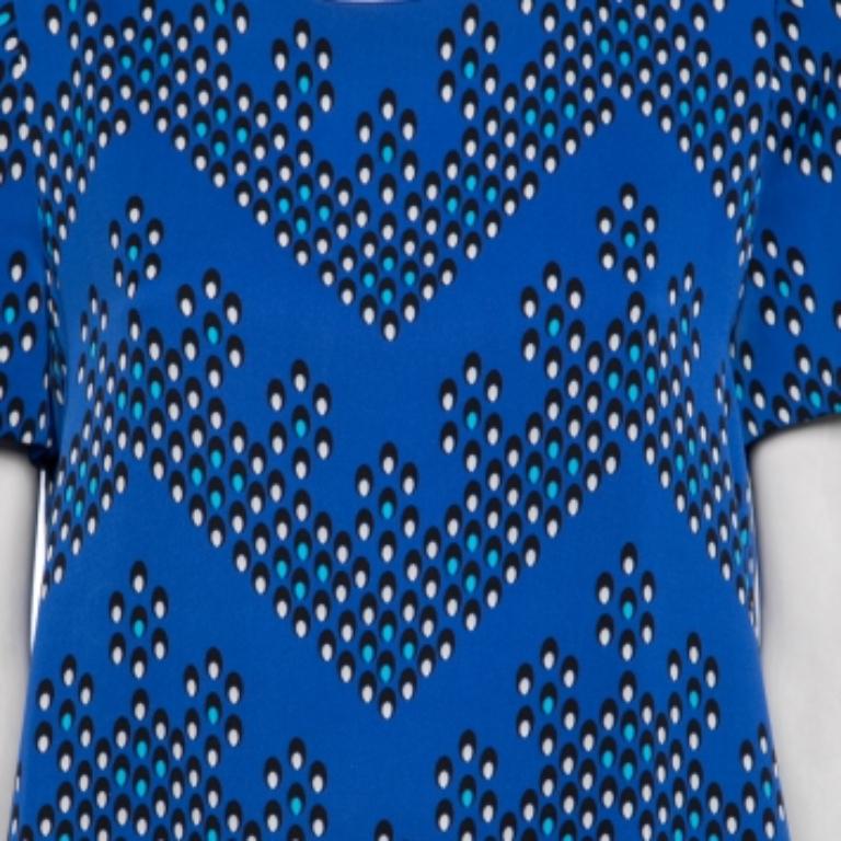Diane von Furstenberg Blaue Seide Maggy Chevron Dots Bedrucktes Top M im Angebot 1