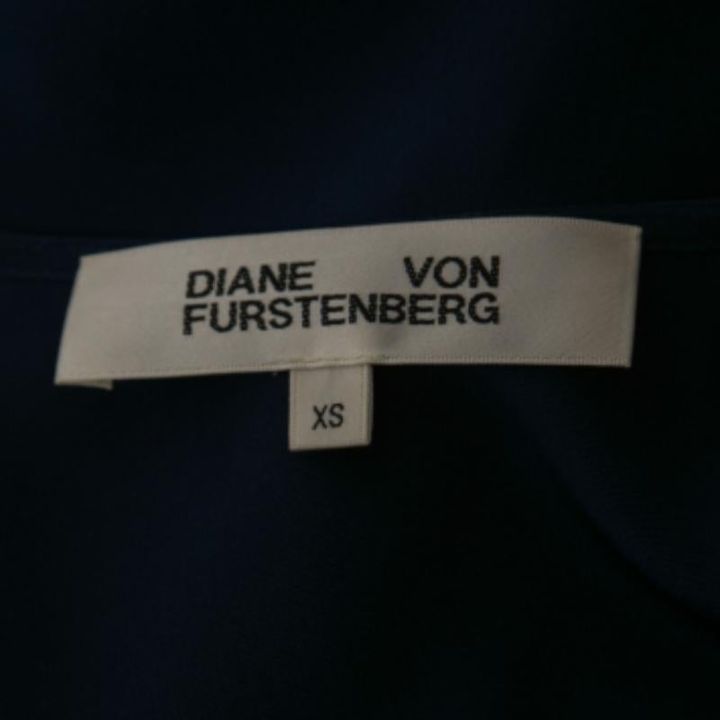 Top senza maniche in seta blu Diane von Furstenberg XS In condizioni buone in vendita a Dubai, Al Qouz 2