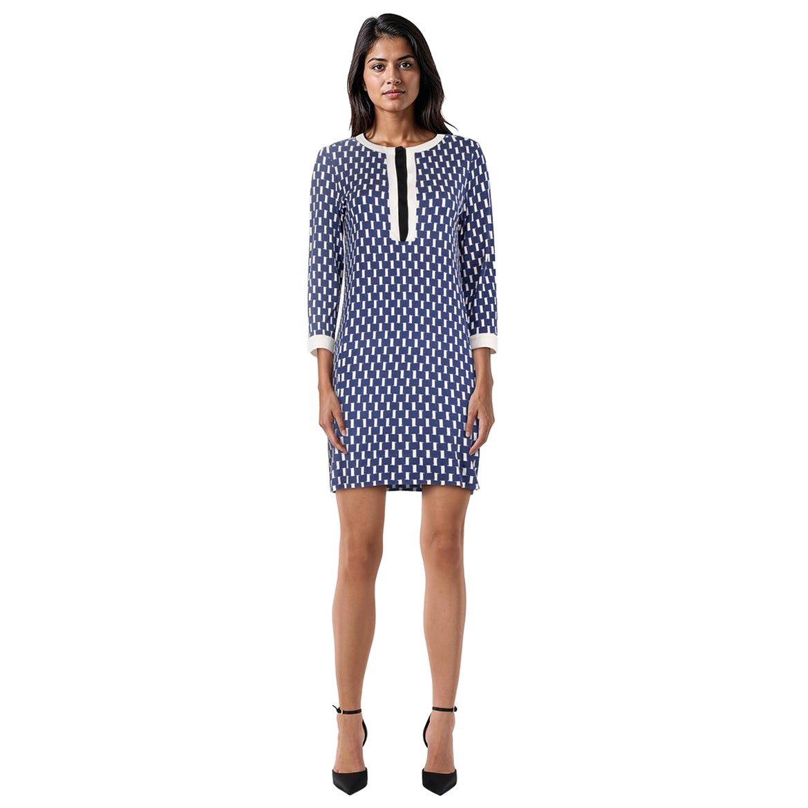 Diane Von Furstenberg Blue 
White Patterned Dress Size M For Sale