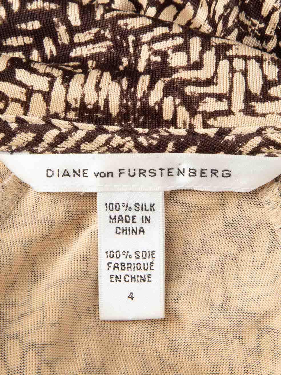 Diane von Furstenberg Robe portefeuille imprimée Brown Taille S Excellent état - En vente à London, GB