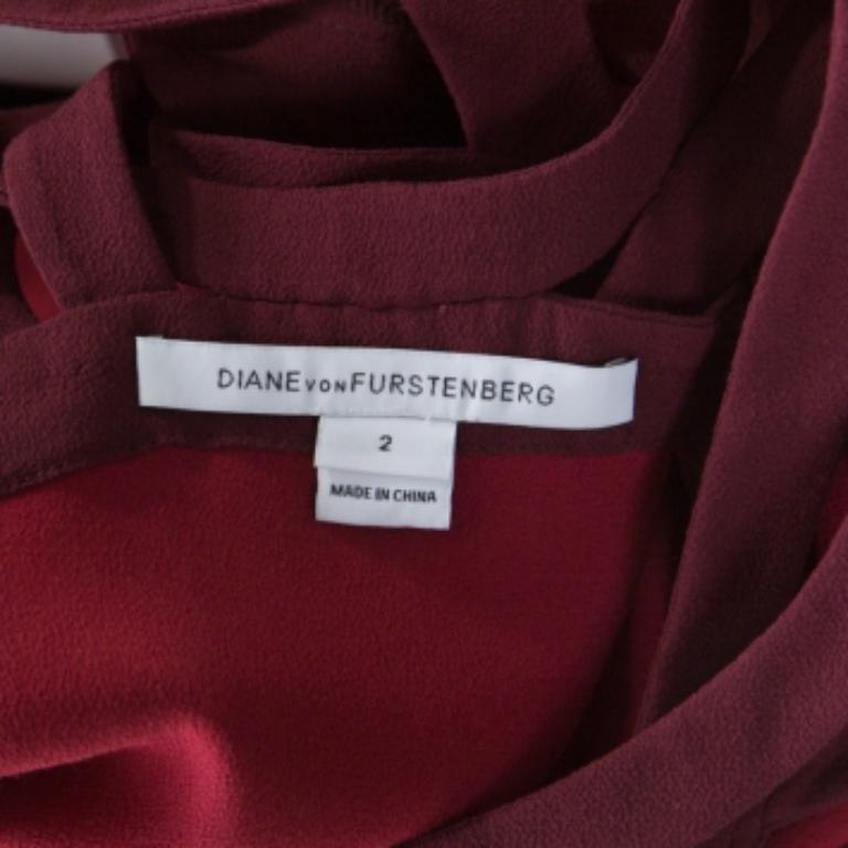 Diane von Furstenberg Burgundy Crepe Cut Out Neck Detail Belted Jadey Dress S en vente 1
