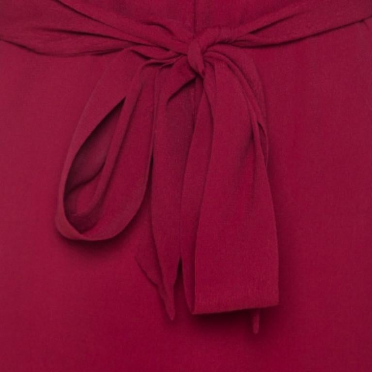 Diane von Furstenberg Burgundy Crepe Cut Out Neck Detail Belted Jadey Dress S en vente 2