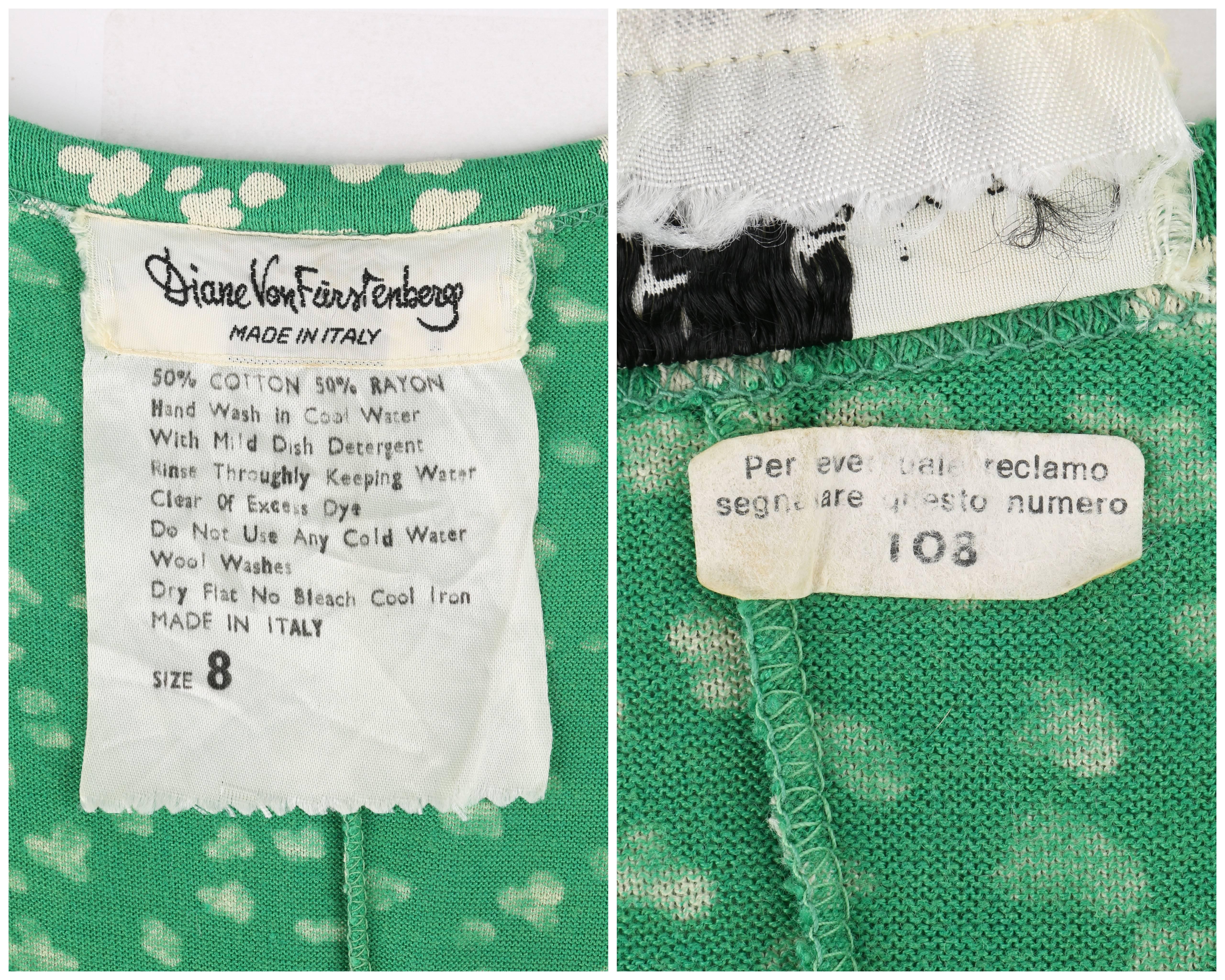 DIANE VON FURSTENBERG c.1970's DVF Green Abstract Dot Print Knit Shift Dress In Good Condition In Thiensville, WI