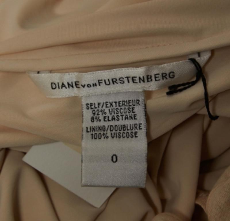 Diane von Furstenberg - Mini abito in jersey color crema con drappeggi XS In condizioni buone in vendita a Dubai, Al Qouz 2