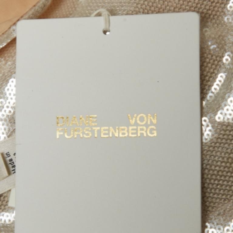 Diane von Furstenberg - Robe midi asymétrique en paillettes et soie crème S en vente 2