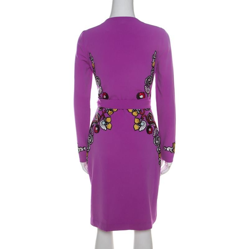 Beautiful to look at, this Iris wrap dress from Diane Von Furstenberg will delight your fashion tastes. This dress is made of quality fabrics and designed with floral appliques. It also carries a V-neckline and a wrap-around tie detail at the waist.