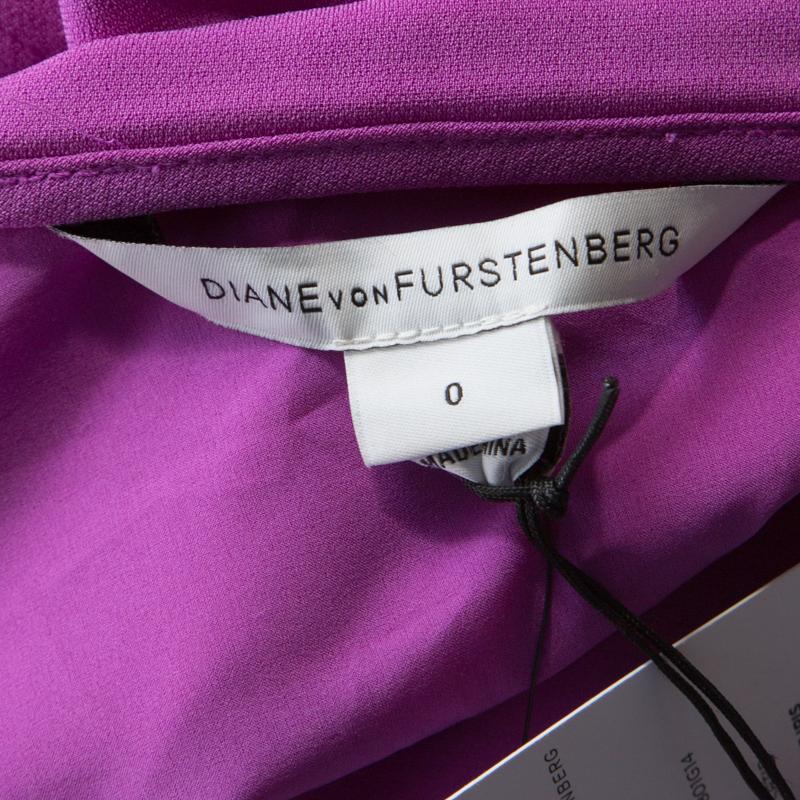 Diane von Furstenberg Crepe Floral Applique Violette Soft Iris Wrap Dress XS In Good Condition In Dubai, Al Qouz 2