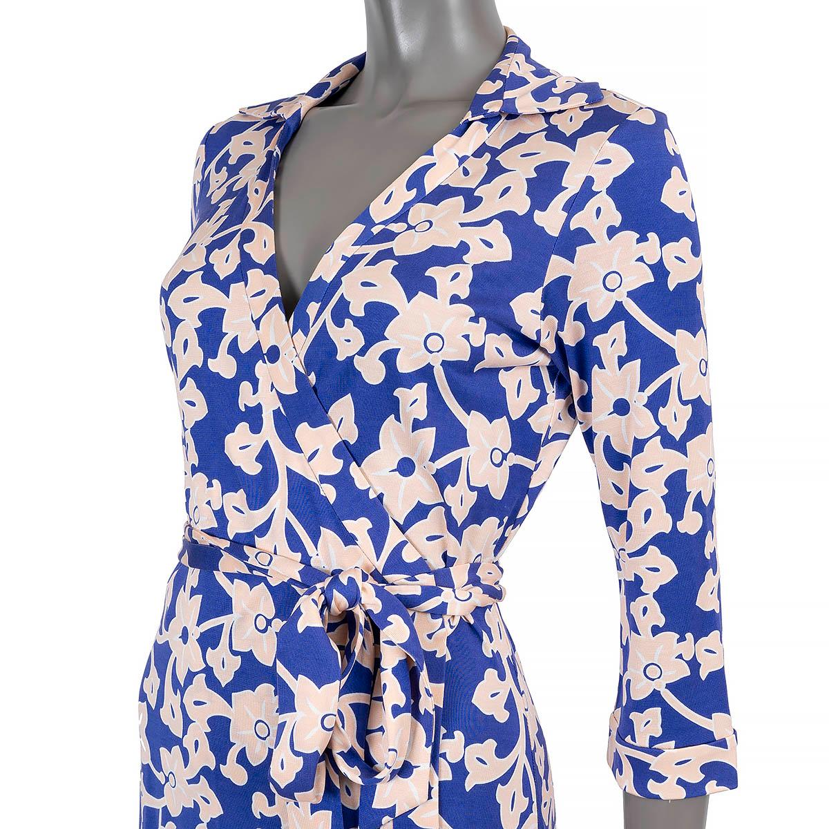 DIANE VON FURSTENBERG DVF blue silk ABIGAIL FLORAL MAXI WRAP Dress 8 M In Excellent Condition For Sale In Zürich, CH